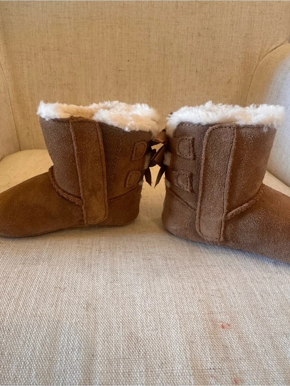 UGG Chestnut Suede Baby Booties with Shearling and Bows